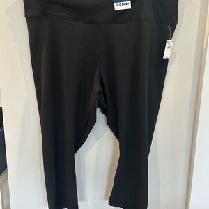 Old Navy Women's Cropped Black Pants
